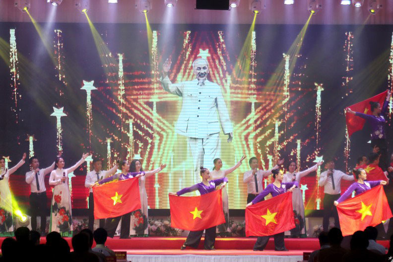 Xứ Nghệ long trọng kỷ niệm 130 năm ngày sinh Chủ tịch Hồ Chí Minh