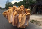 Báo nước ngoài giới thiệu bánh mỳ 'khổng lồ' Việt Nam