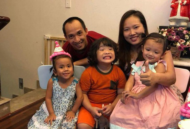 Em bé Mường Lát liệt 2 chân lớn phổng phao sau 3 năm được nhận nuôi