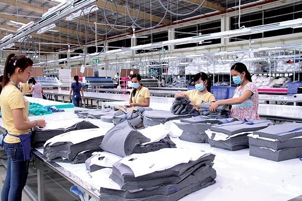 Unable to find new markets, garment companies lower business targets