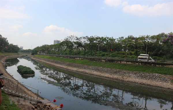 Hanoi employs new technology to clean up To Lich River
