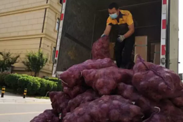 Bị cắm sừng, cô gái gửi tặng 1 tấn hành tây cho người yêu cũ