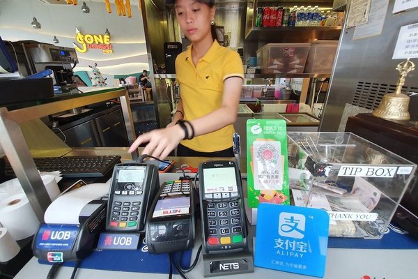 Singapore phát tiền hỗ trợ người nghèo trong dịch Covid-19 như thế nào?