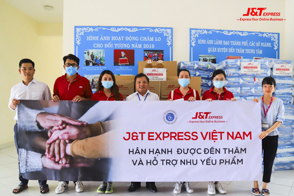 J&T Express tặng nhu yếu phẩm cho Trung tâm bảo trợ người bại liệt Thạnh Lộc
