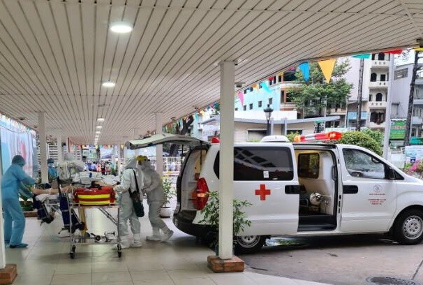 Phi công Anh chuyển viện sau 65 ngày điều trị