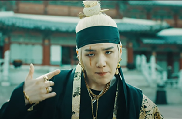 Suga (BTS) bất ngờ tung MV cổ trang