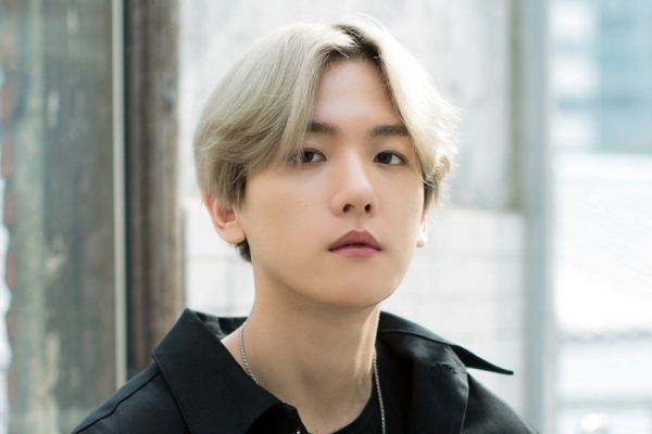 Baekhyun (EXO) cầu xin sự riêng tư vì bị người hâm mộ theo dõi