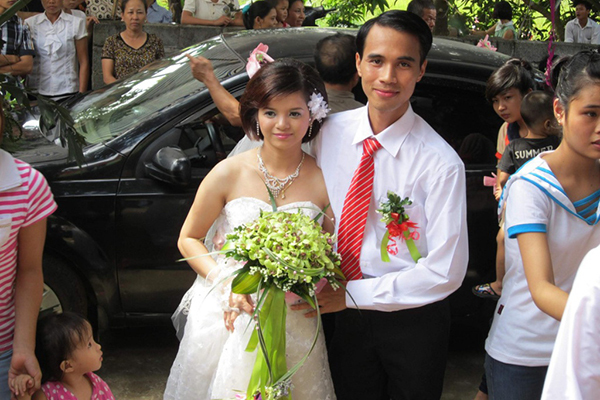 Chuyện tình như cổ tích của chàng trai liệt 2 chân và cô gái quen qua mạng