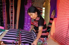 Ethnic people strive to keep traditional craft alive
