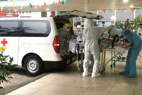 Báo nước ngoài đưa tin Việt Nam dồn sức cứu phi công Anh