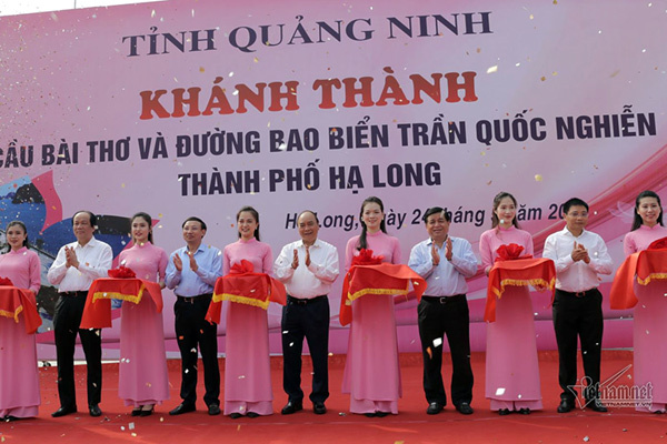 Thủ tướng cắt băng khánh thành đường bao biển đẹp nhất Quảng Ninh