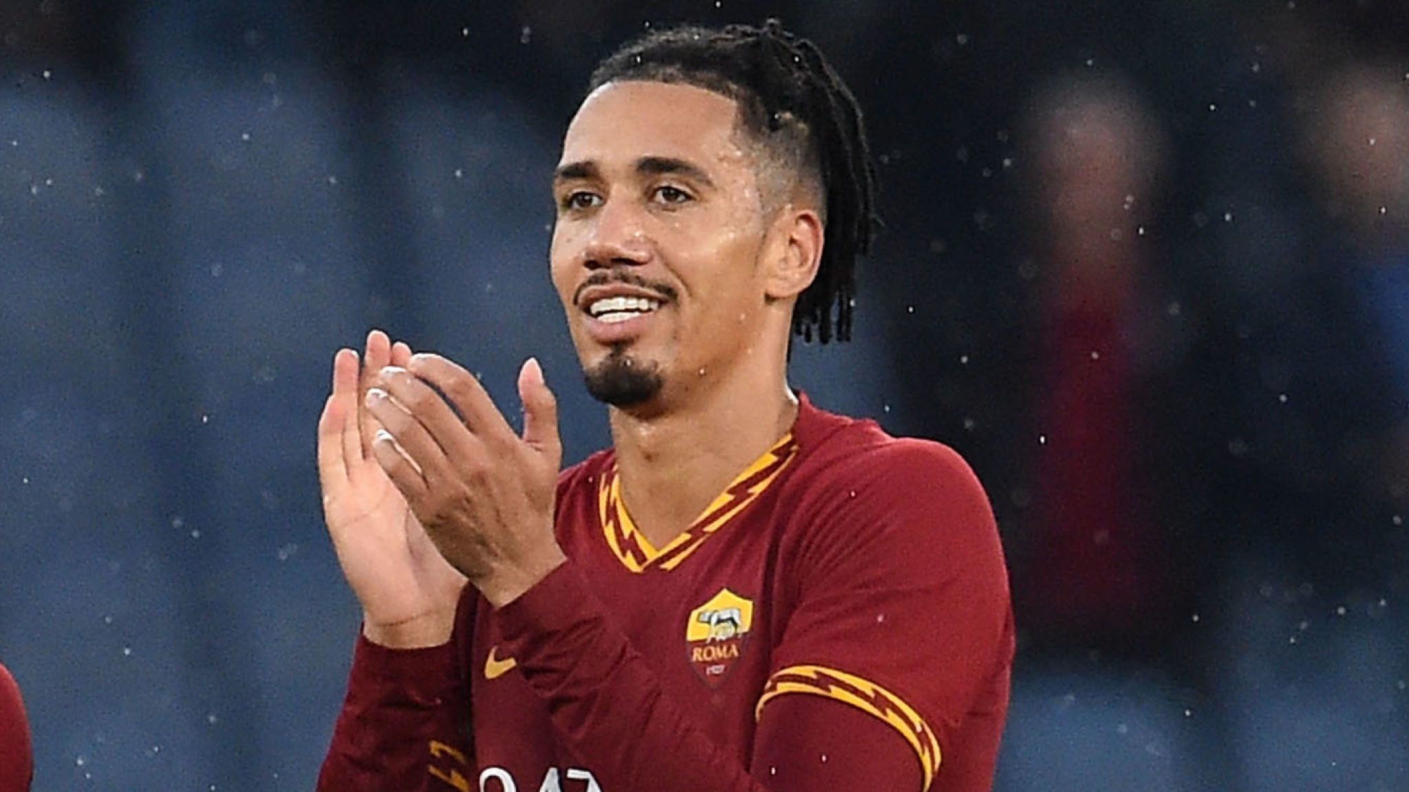 MU chiều lòng Chris Smalling, bán rẻ cho AS Roma