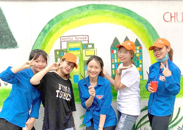 Student a shining example of kindness in Hanoi