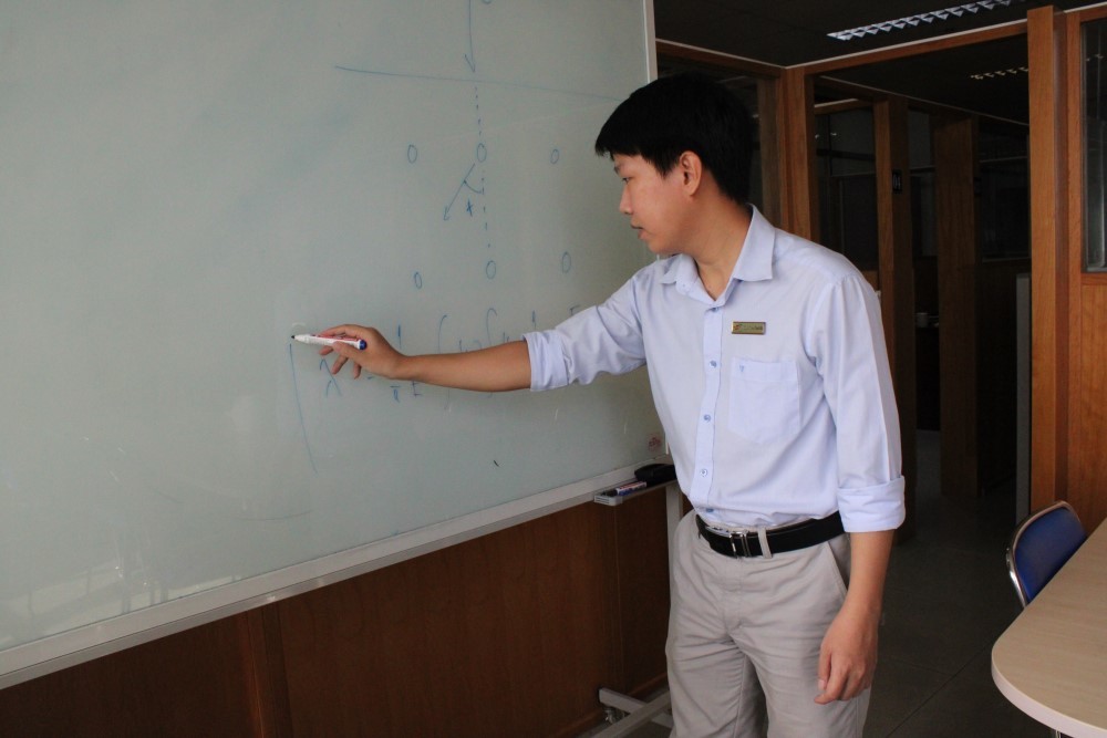 The physicist who wins Ta Quang Buu Award
