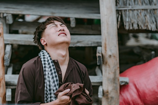 Châu Khải Phong nhập viện vì cố ra mắt MV mới