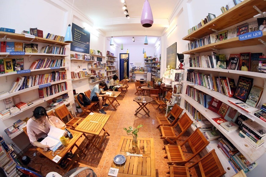 Free library for bookworms in Hanoi