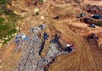 Ngồn ngộn rác 'đổ tạm' trên đỉnh núi ở Vĩnh Phúc