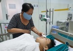 Cây phượng bật gốc: Còn 3 học sinh thương nặng điều trị