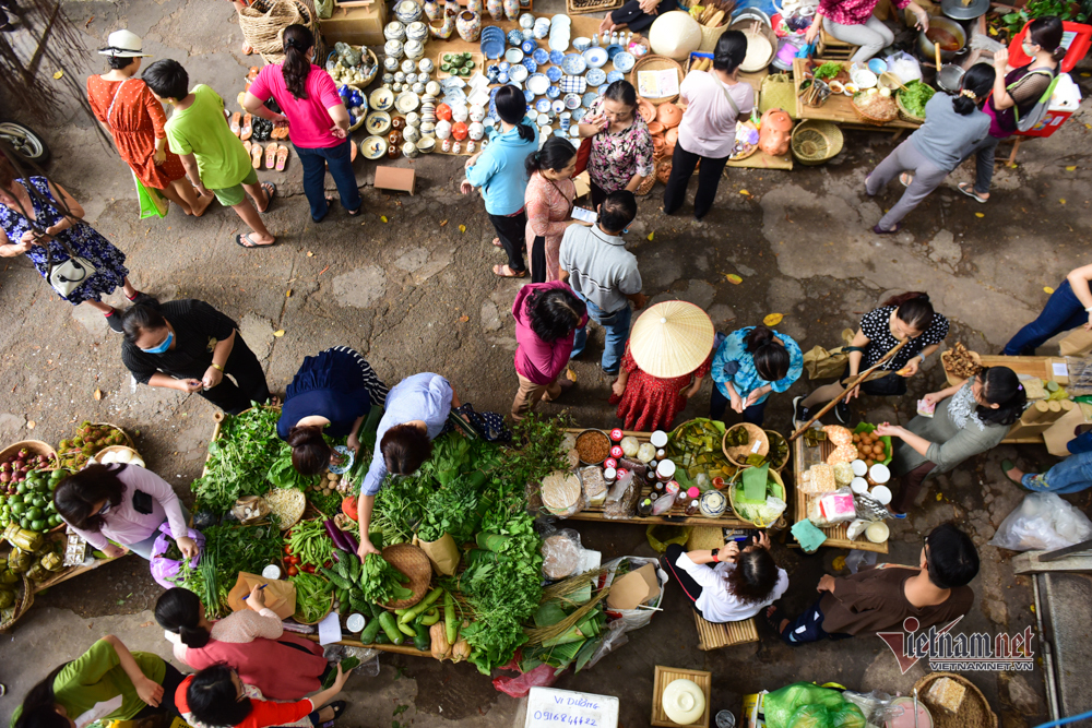 Chợ quê giữa phố Sài Gòn