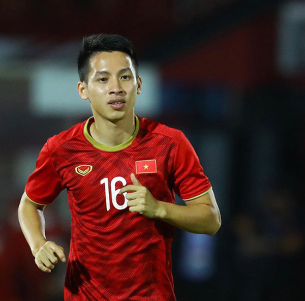 Hung Dung beats Quang Hai to win Golden Ball award