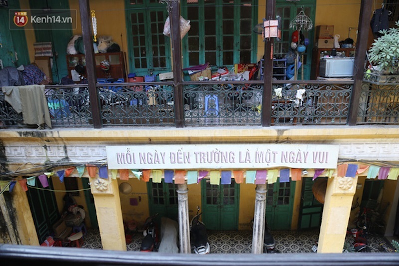 Exploring ancient mansion of unique architecture in Hanoi