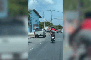 Người đàn ông 'diễn xiếc' trên xe máy gây bất bình