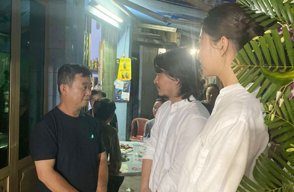 Hoa hậu Lương Thuỳ Linh đến viếng bé trai tử vong vì cây phượng đè