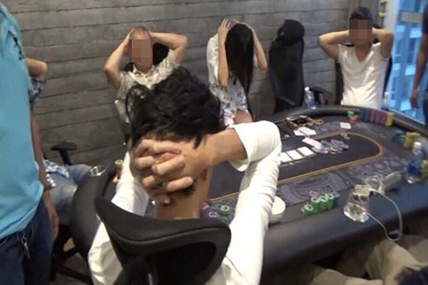 Phá sòng Poker trong biệt thự của người nước ngoài ở Sài Gòn