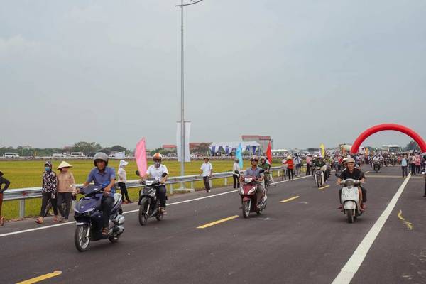 Thông xe cầu hơn 1.000 tỷ, dân Nam Định hết cảnh qua sông lụy phà