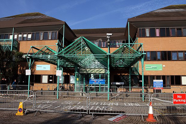 Bệnh viện ngưng nhận các ca mới vì 40% nhân viên mắc Covid-19