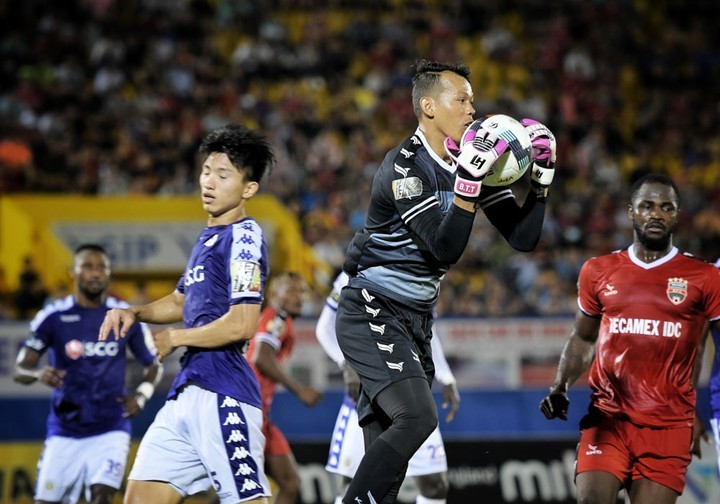 Hà Nội FC bất ngờ 