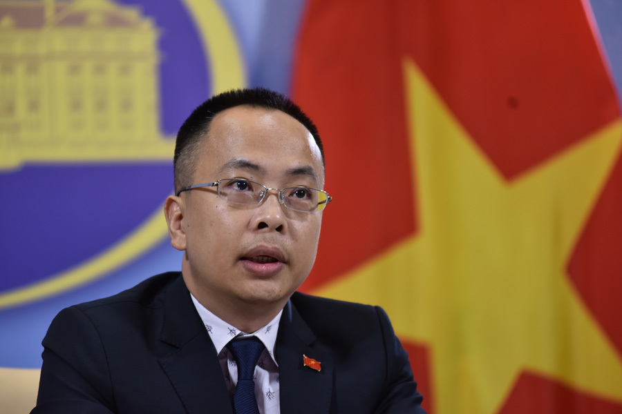 Phản ứng của Việt Nam về việc Trung Quốc thu hoạch rau ở Hoàng Sa