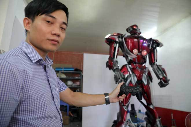 Robots made of scrap inspire VN young people to protect environment