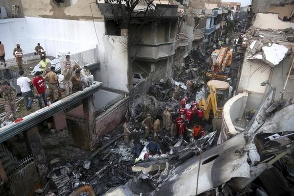 Hé lộ phút cuối của máy bay Pakistan gặp nạn làm 97 người chết