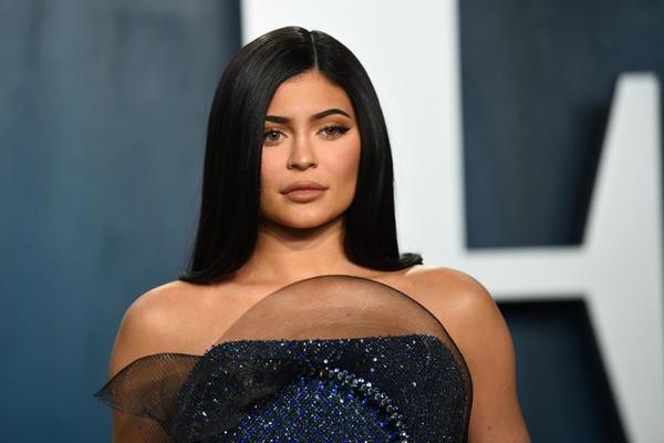 Ngôi sao 23 tuổi Kylie Jenner bị tước danh hiệu tỷ phú vì gian dối