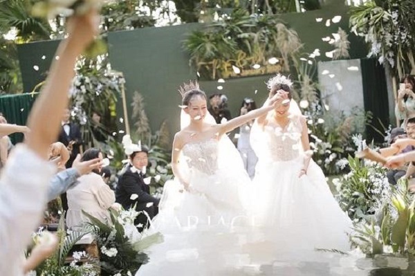 Đám cưới đồng tính của nữ diễn viên múa Trung Quốc