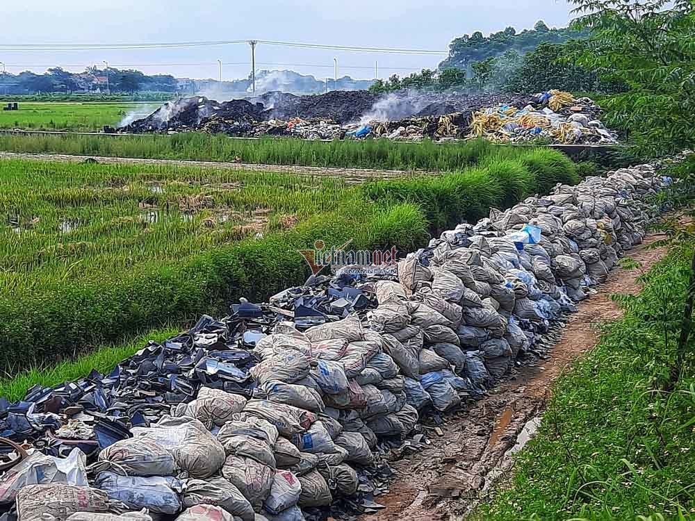 Hai thành phố của Vĩnh Phúc phải chôn tạm trăm tấn rác mỗi ngày