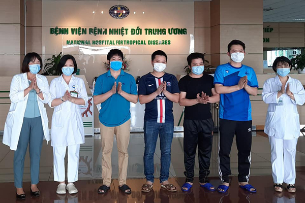 Thêm 5 người khỏi Covid-19, Việt Nam chữa khỏi 298 ca