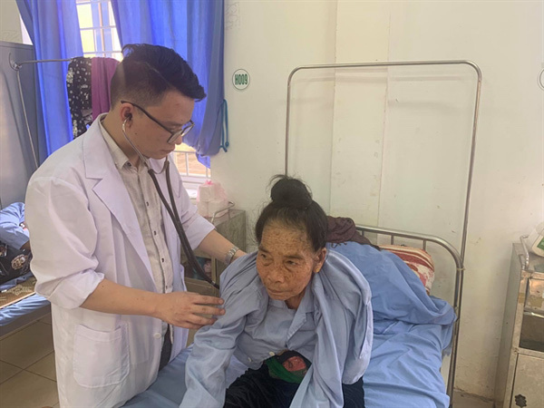 Young volunteer doctors make changes in poor areas’ health care