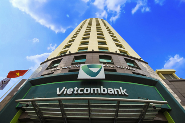 Vietcombank giữ ngôi quán quân về lợi nhuận trong Top 50 công ty niêm yết tốt nhất