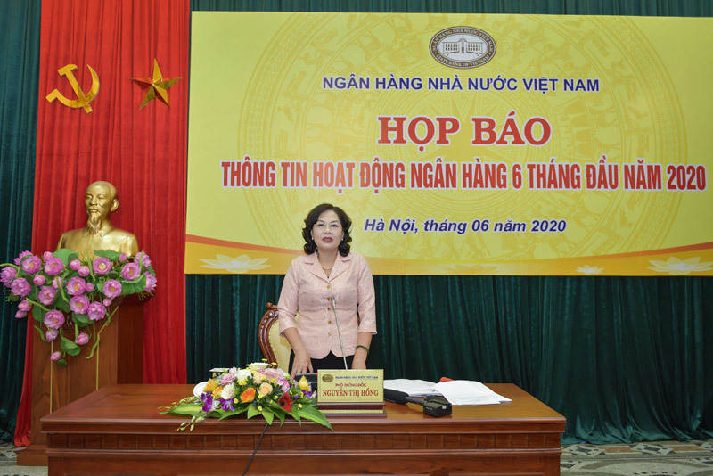 Tín dụng tăng trưởng quá thấp, hàng loạt ngân hàng lo lắng