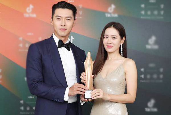 'Thế giới hôn nhân', 'Hạ cánh nơi anh' thắng giải Baeksang 2020