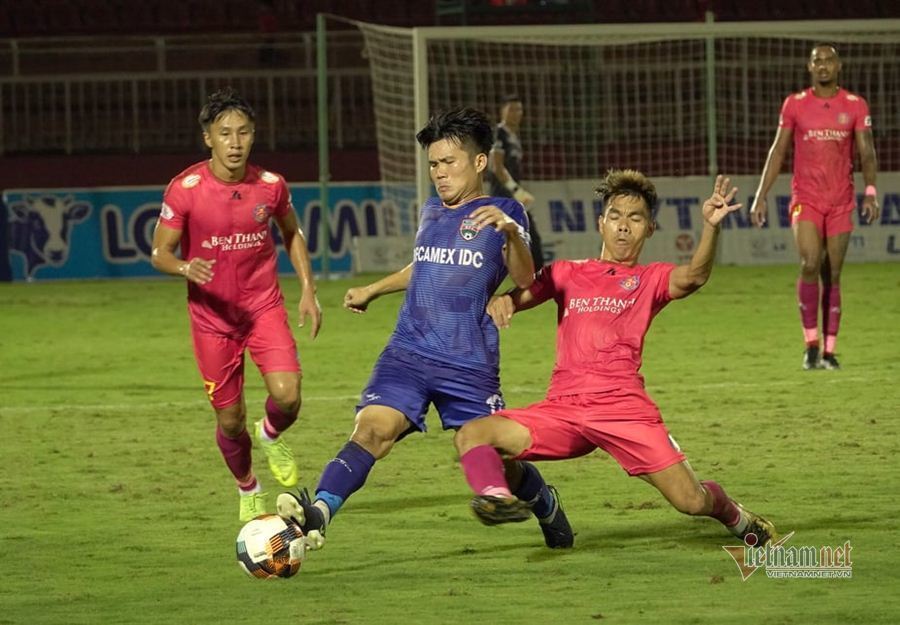 Sài Gòn 'đòi' vô địch V-League sớm: Chứng minh đi, đừng vội!