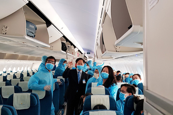 Đón công dân Việt Nam từ Thụy Điển và Phần Lan về nước