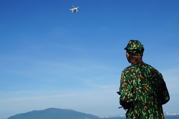 Bay flycam truy tìm phạm nhân vượt ngục lẩn trốn trên đèo Hải Vân