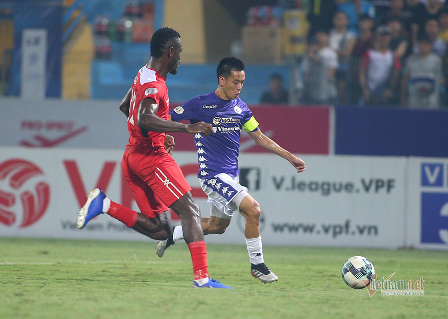 HAGL vỡ hàng thủ, Văn Quyết cảnh báo Hà Nội FC