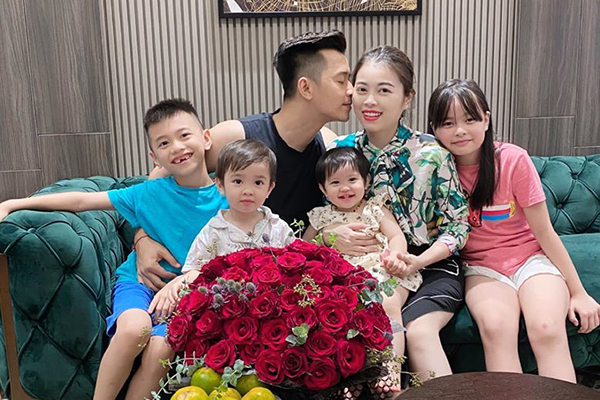 Người mẹ 5 con tiết lộ bí quyết giúp các bé nhanh biết nói