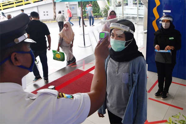 Vùng đen Covid-19 ở Indonesia, ca nhiễm tăng vọt vì không tuân thủ giãn cách xã hội