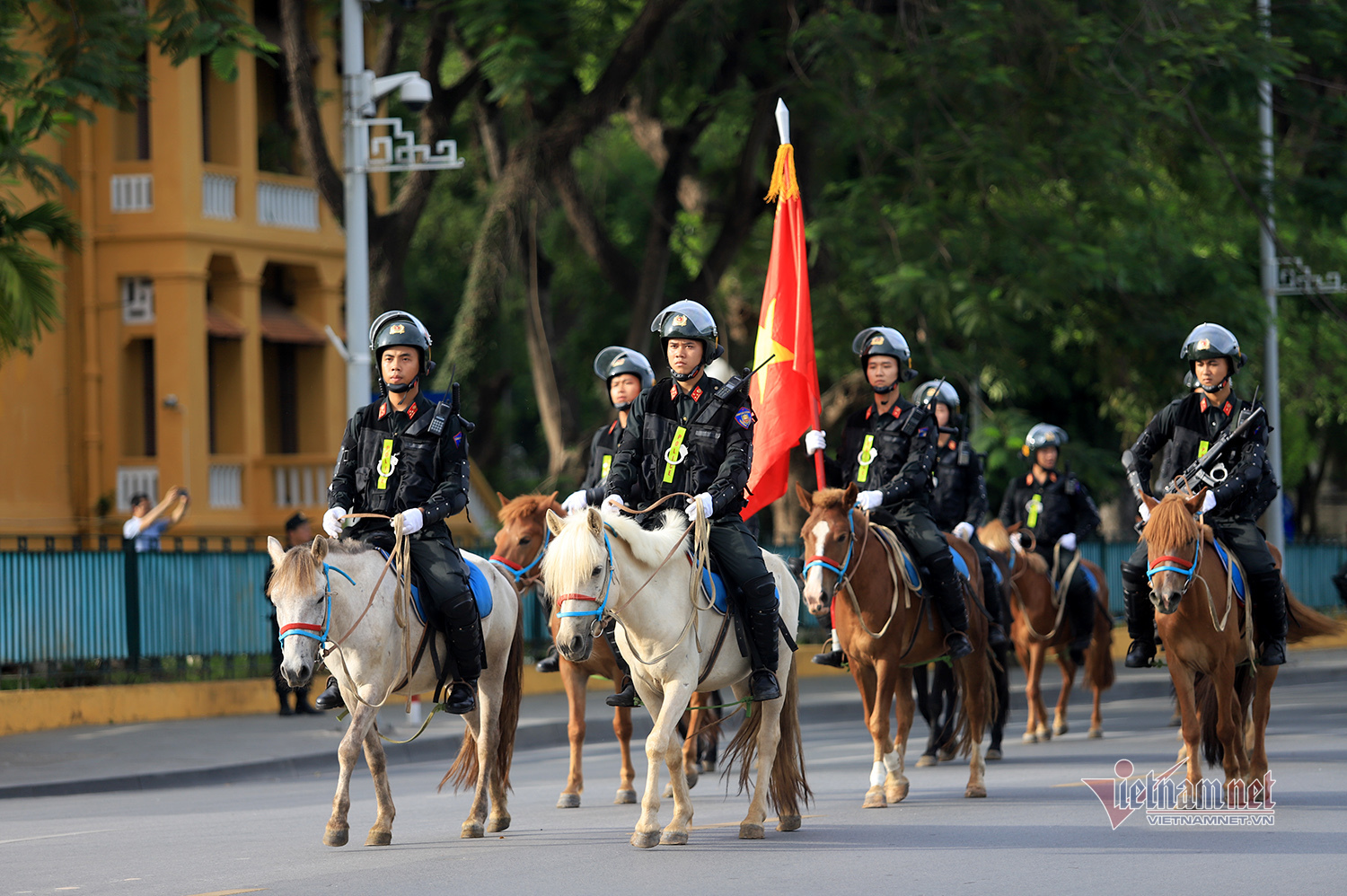 Cảnh sát cơ động kỵ binh lần đầu ra mắt