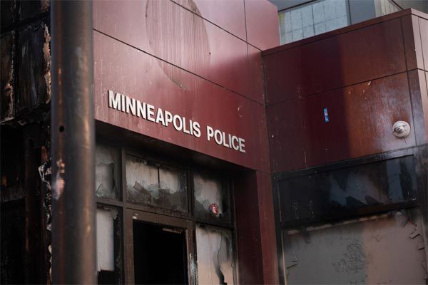 Mỹ giải thể cả sở cảnh sát Minneapolis vì cái chết của George Floyd